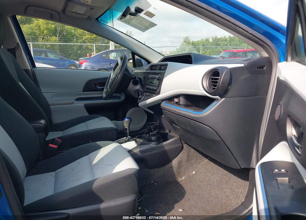 2012 TOYOTA PRIUS C VIN: JTDKDTB31C1022643