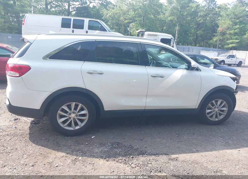 2016 KIA SORENTO VIN: 5XYPGDA33GG077802