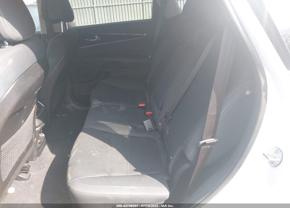 2016 KIA SORENTO VIN: 5XYPGDA33GG077802