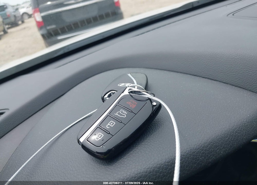 2018 HYUNDAI SANTA FE VIN: KM8SN4HF4JU272471