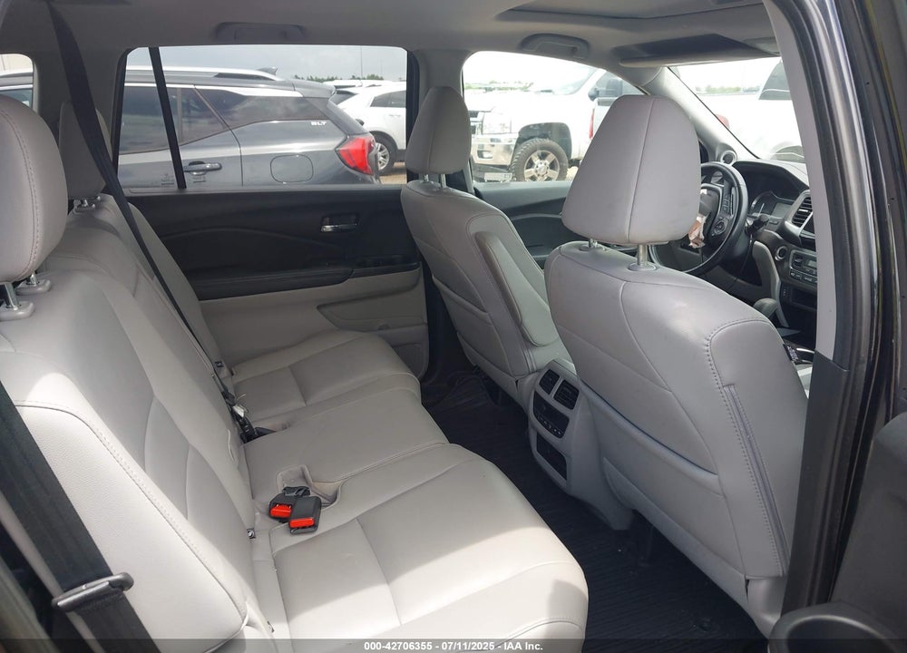 2018 HONDA PILOT EX-L VIN: 5FNYF5H58JB005139