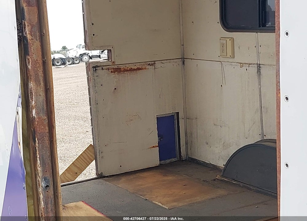 1992 WELLS CARGO --- VIN: 1WC200E29N1056343