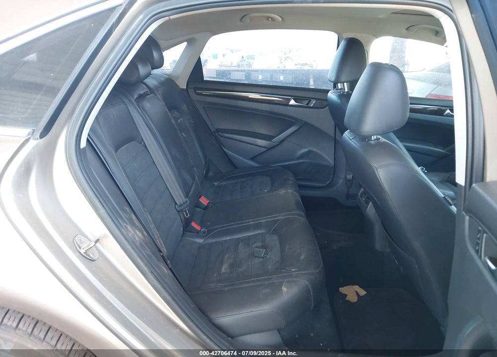 2015 VOLKSWAGEN PASSAT VIN: 1VWCM7A32FC049966