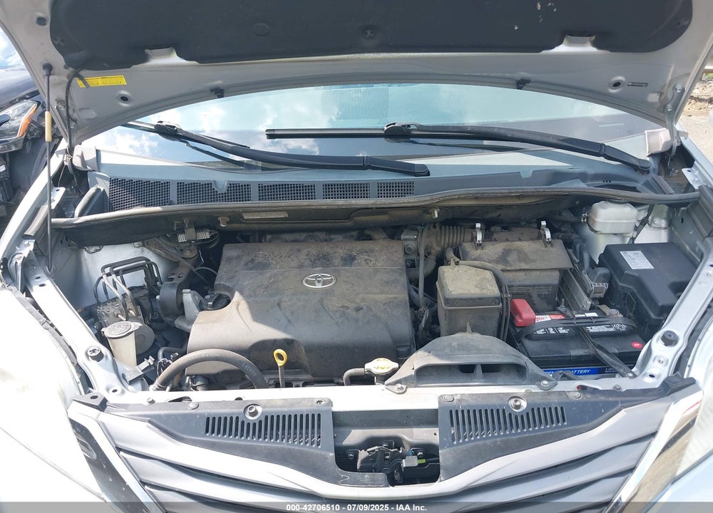 2011 TOYOTA SIENNA XLE V6 VIN: 5TDYK3DC0BS068057