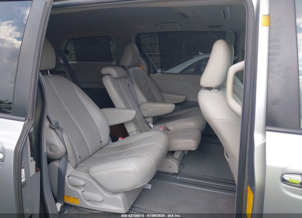 2011 TOYOTA SIENNA XLE V6 VIN: 5TDYK3DC0BS068057
