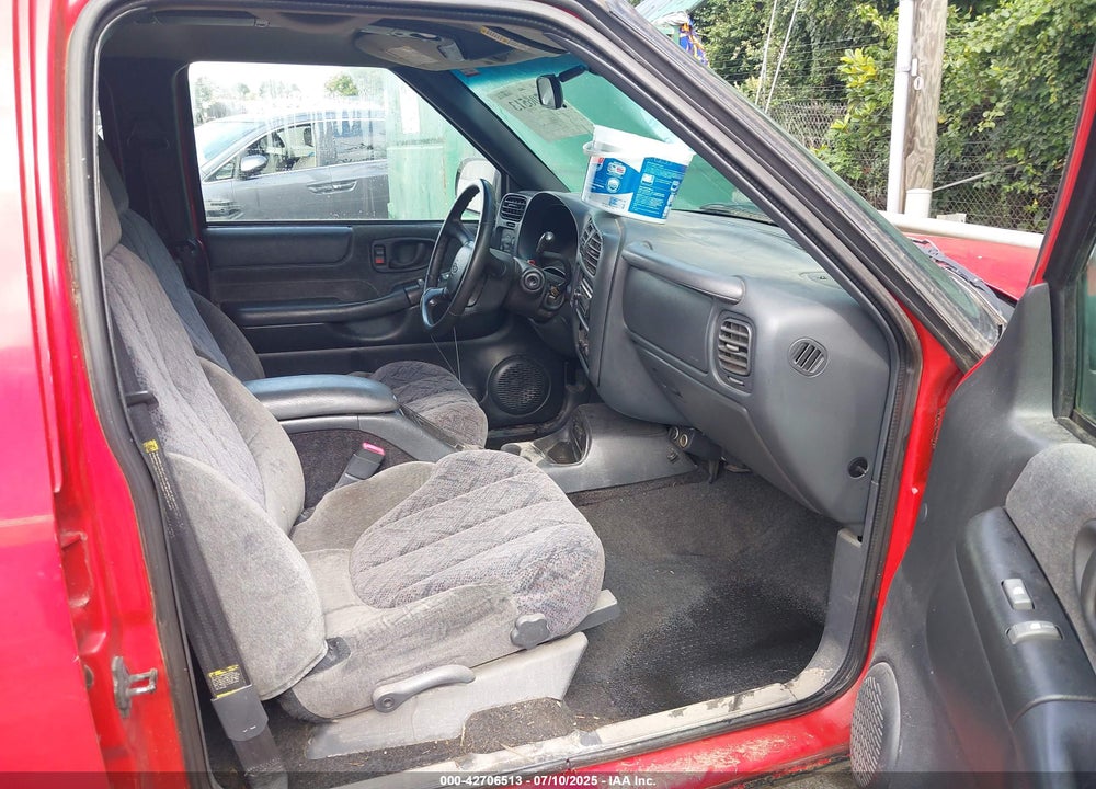 2001 CHEVROLET S-10 LS VIN: 1GCDT13W11K218775