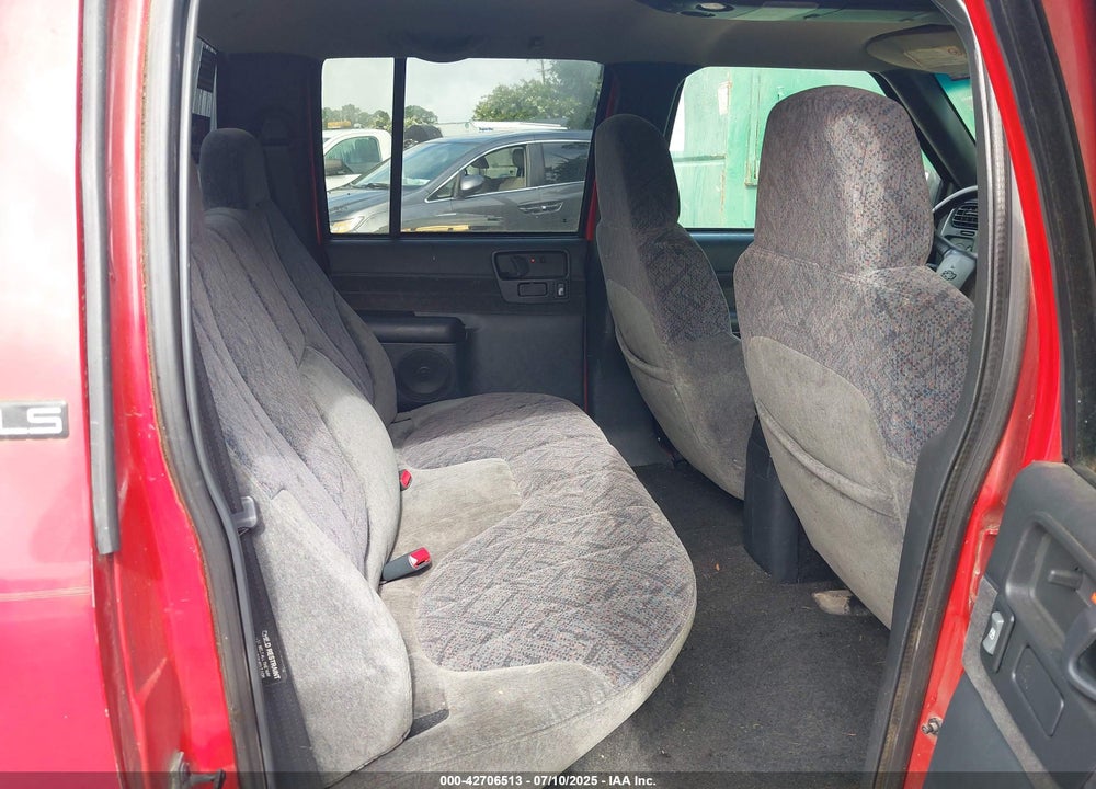 2001 CHEVROLET S-10 LS VIN: 1GCDT13W11K218775