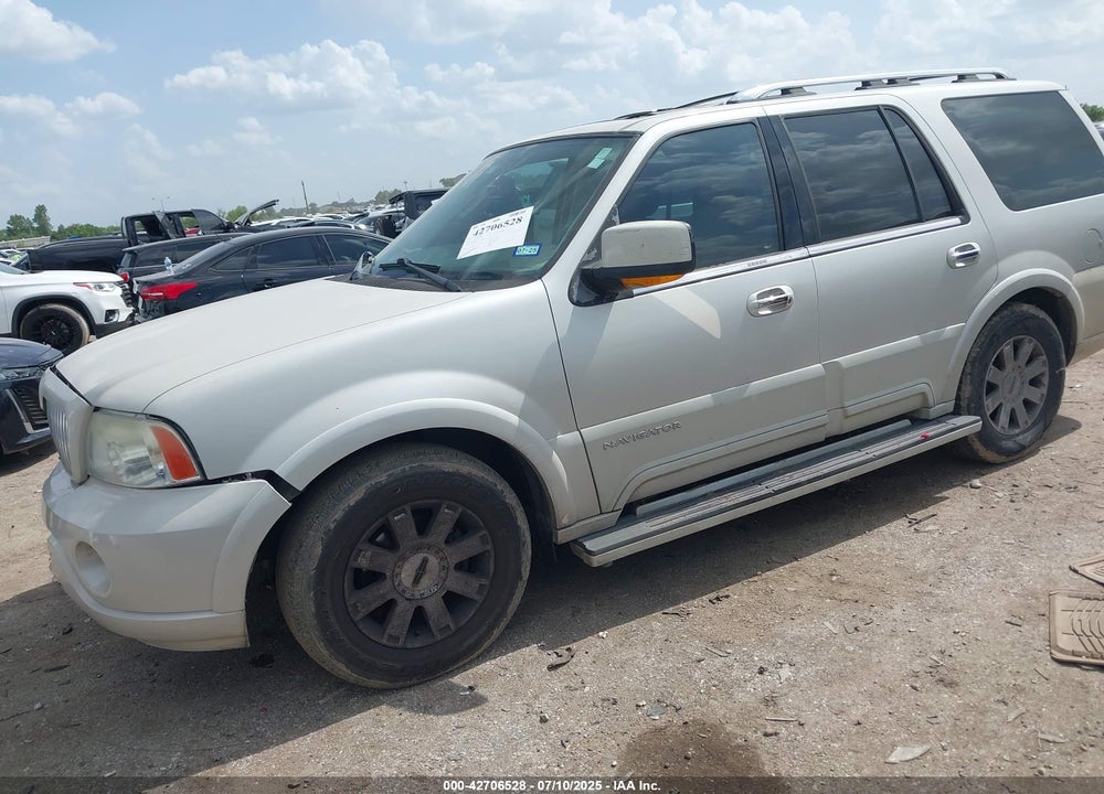 2004 LINCOLN NAVIGATOR VIN: 5LMFU27R74LJ35777