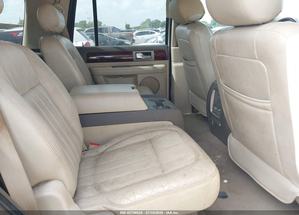 2004 LINCOLN NAVIGATOR VIN: 5LMFU27R74LJ35777