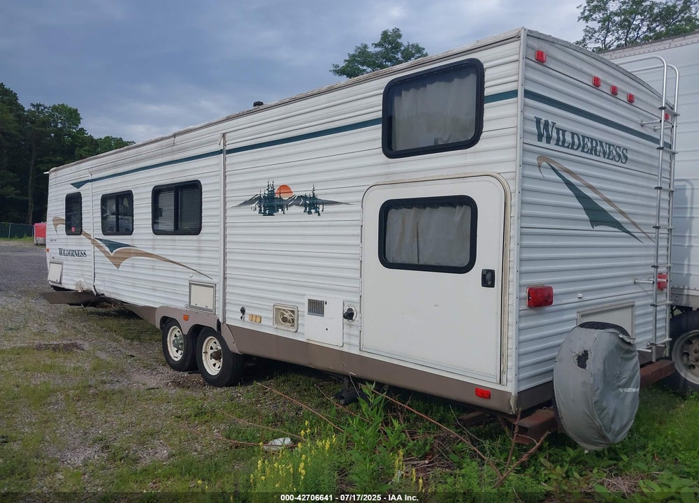 2005 WILDERNESS ADVANTAGE SERIES M-3 VIN: 1ED1D322455339465