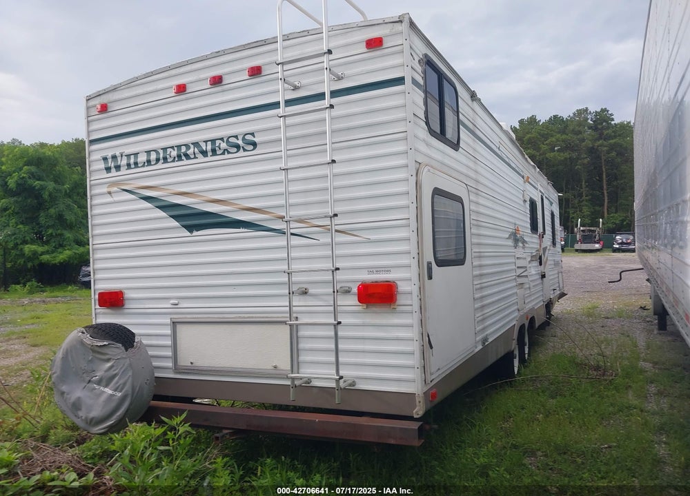 2005 WILDERNESS ADVANTAGE SERIES M-3 VIN: 1ED1D322455339465