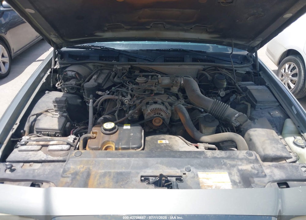 2002 FORD CROWN VICTORIA STANDARD VIN: 2FAFP73W52X120630