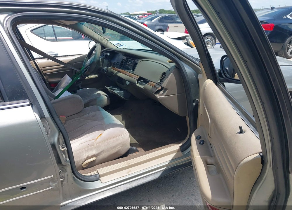 2002 FORD CROWN VICTORIA STANDARD VIN: 2FAFP73W52X120630