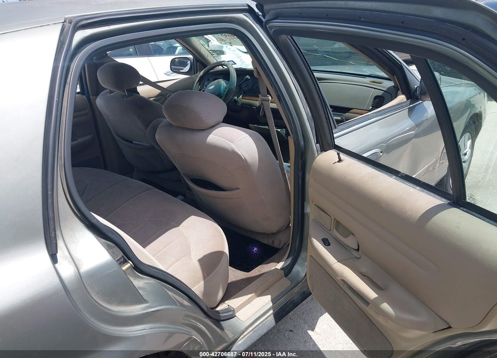 2002 FORD CROWN VICTORIA STANDARD VIN: 2FAFP73W52X120630