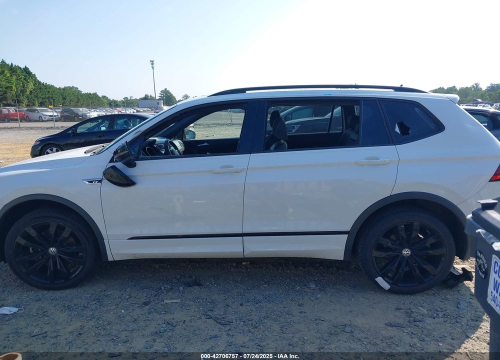 2021 VOLKSWAGEN TIGUAN VIN: 3VV2B7AX1MM111619