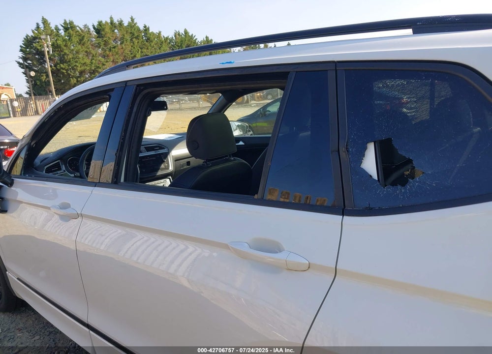 2021 VOLKSWAGEN TIGUAN VIN: 3VV2B7AX1MM111619