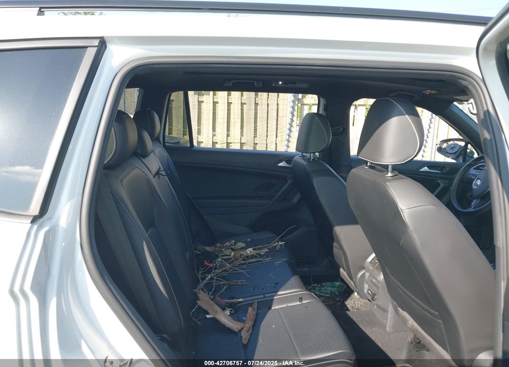 2021 VOLKSWAGEN TIGUAN VIN: 3VV2B7AX1MM111619
