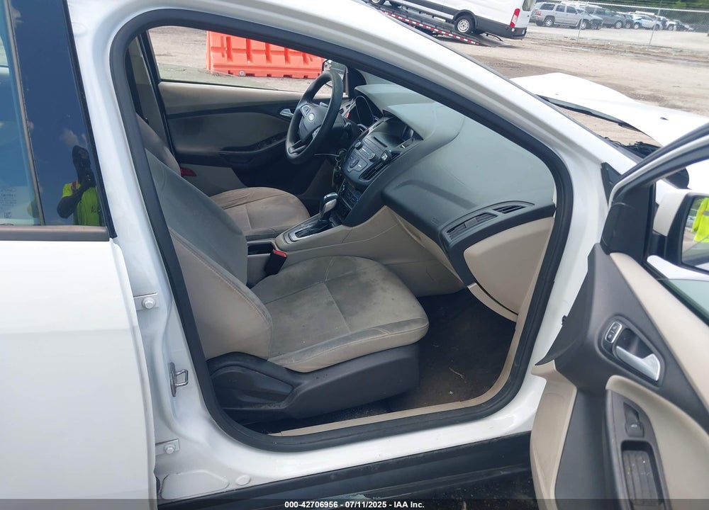 2015 FORD FOCUS VIN: 1FADP3F21FL259942