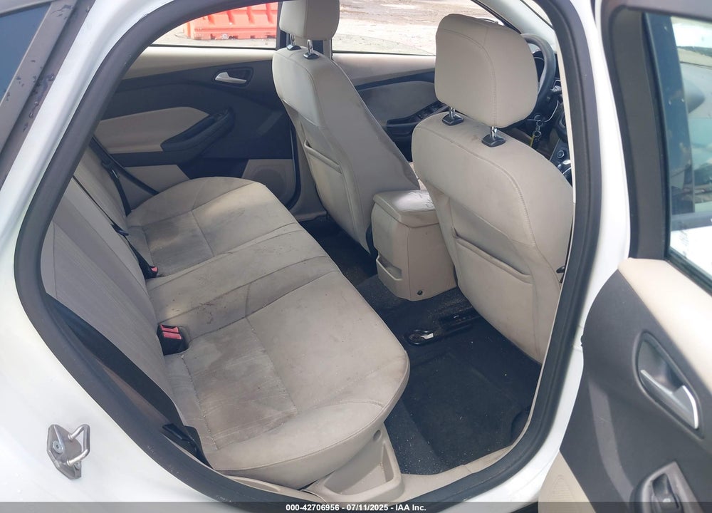 2015 FORD FOCUS VIN: 1FADP3F21FL259942