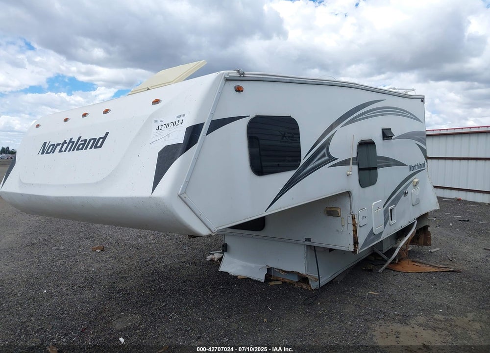 2015 ADVENTURER 86SBS TRUCK BED CAMPER VIN: 90033115005