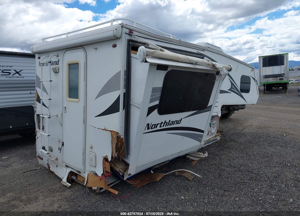 2015 ADVENTURER 86SBS TRUCK BED CAMPER VIN: 90033115005