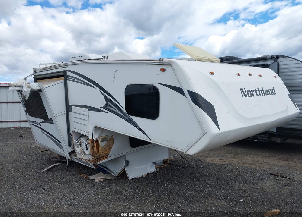 2015 ADVENTURER 86SBS TRUCK BED CAMPER VIN: 90033115005