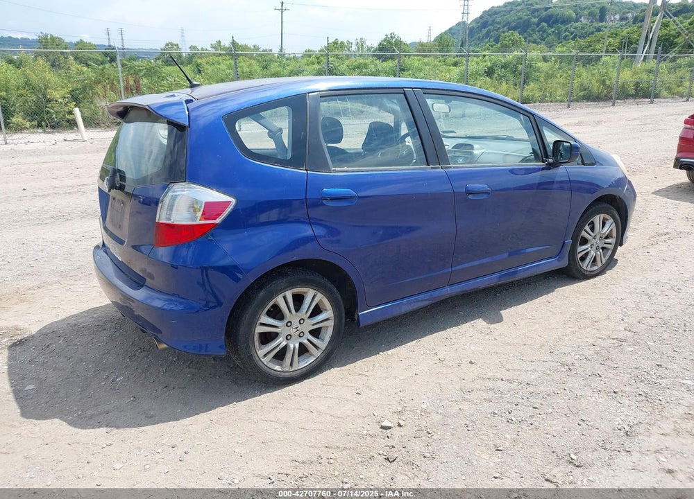 2010 HONDA FIT VIN: JHMGE8H44AS021833