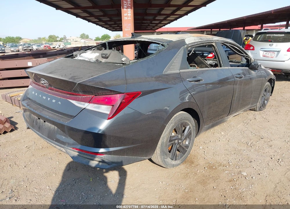 2022 HYUNDAI ELANTRA VIN: 5NPLM4AG2NH075152
