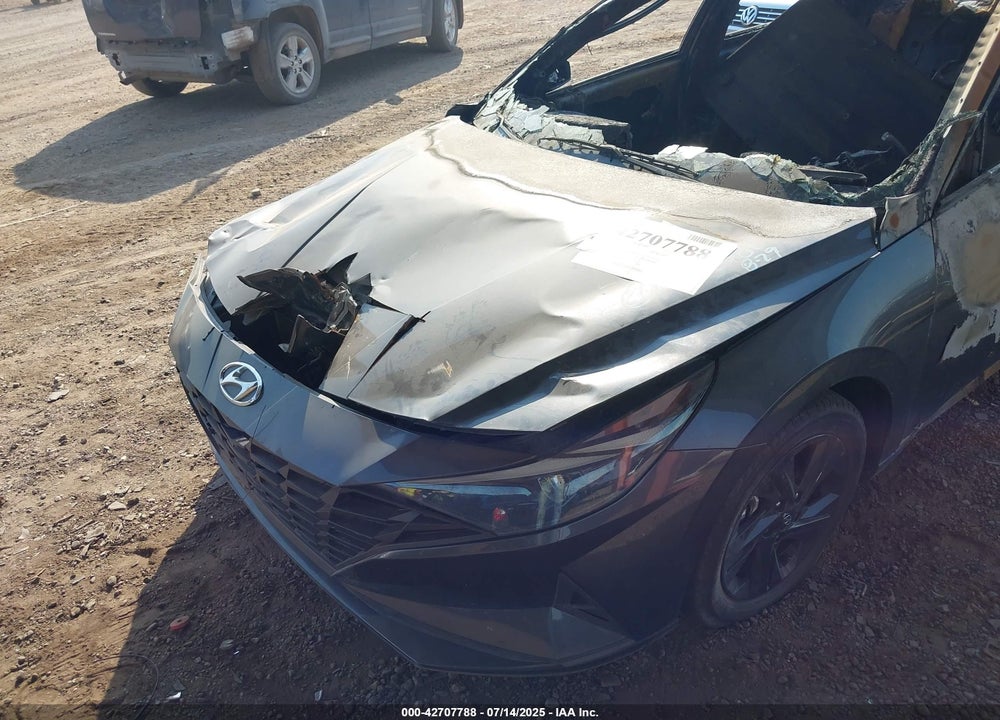 2022 HYUNDAI ELANTRA VIN: 5NPLM4AG2NH075152