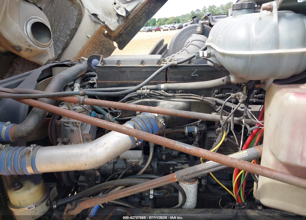 1999 FREIGHTLINER CONVENTIONAL FLC120 VIN: 1FUYSDYB8XPA87105