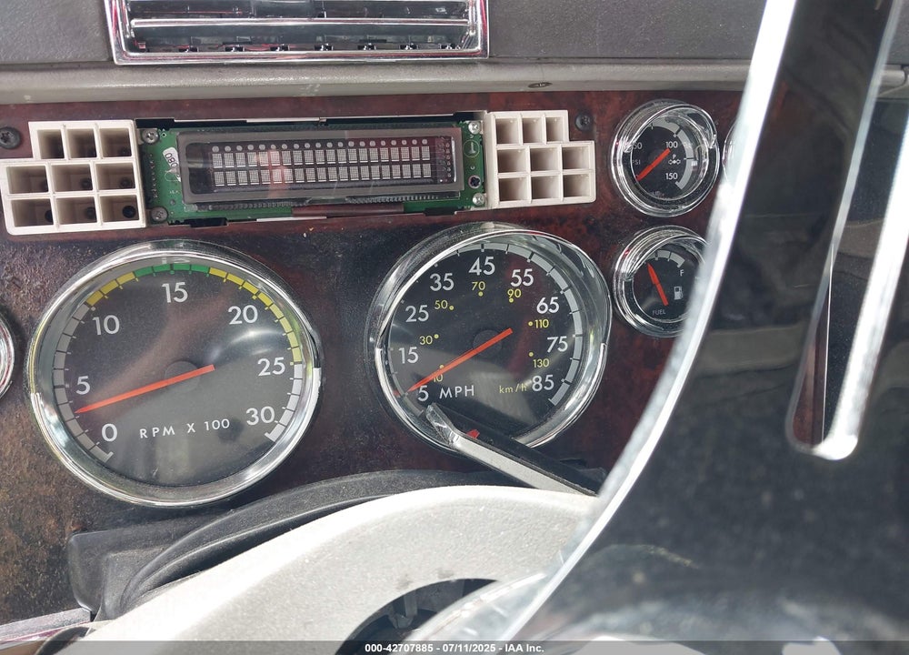 1999 FREIGHTLINER CONVENTIONAL FLC120 VIN: 1FUYSDYB8XPA87105