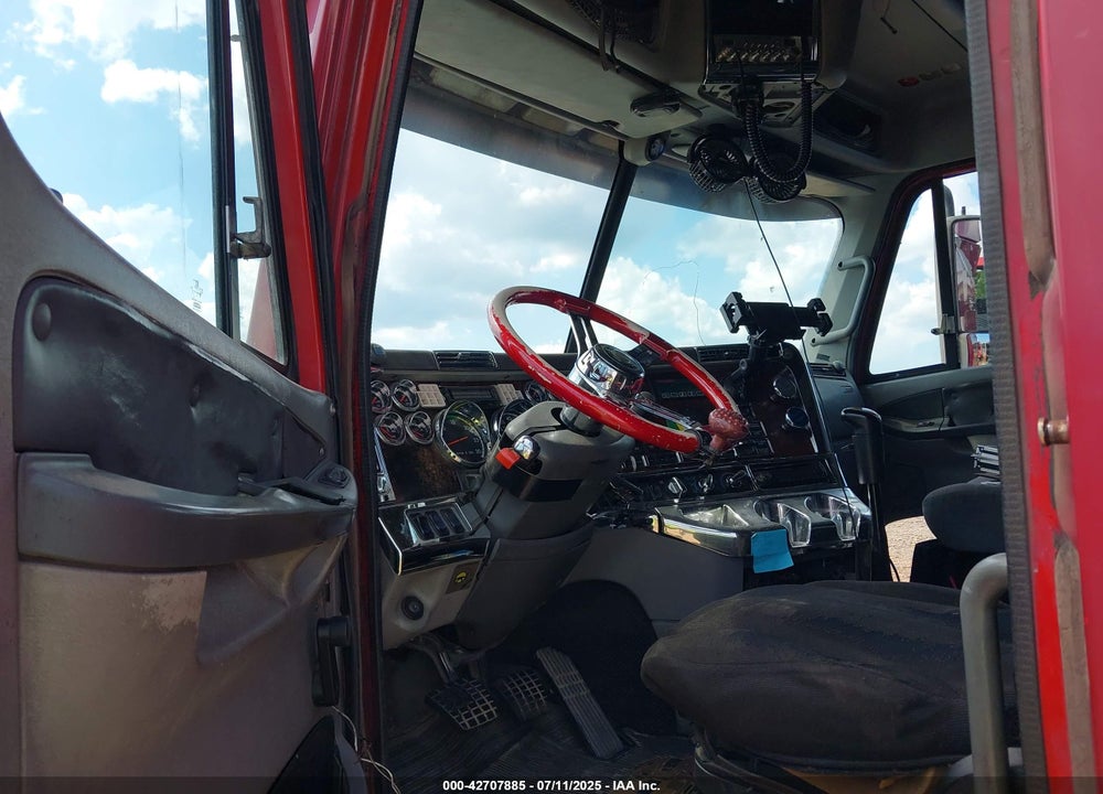 1999 FREIGHTLINER CONVENTIONAL FLC120 VIN: 1FUYSDYB8XPA87105
