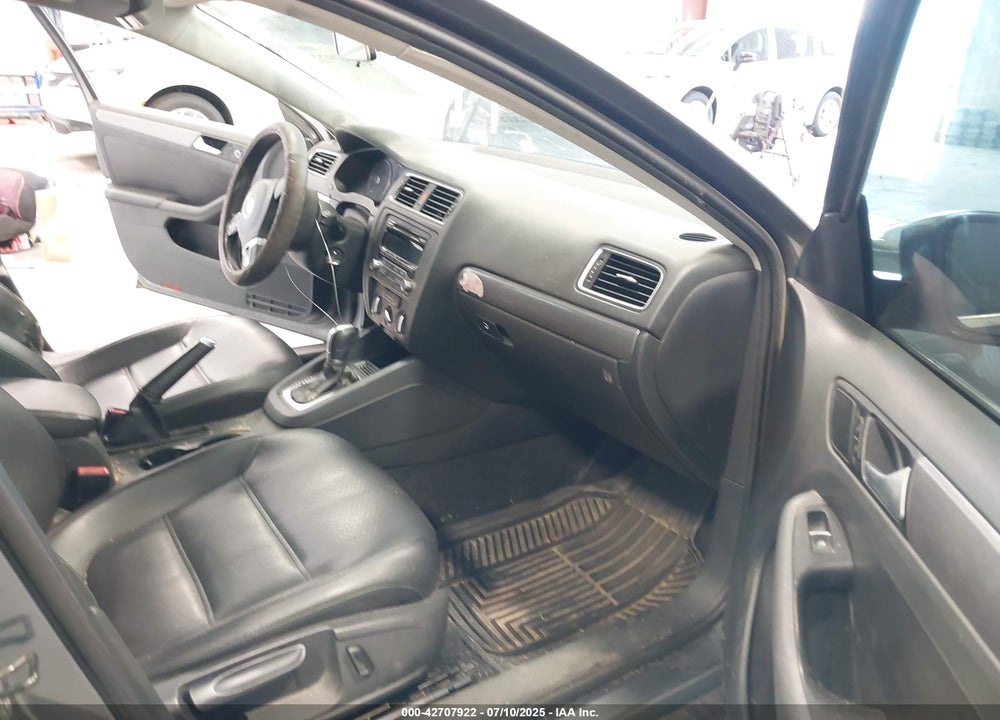 2014 VOLKSWAGEN JETTA VIN: 3VWLL7AJ9EM374323