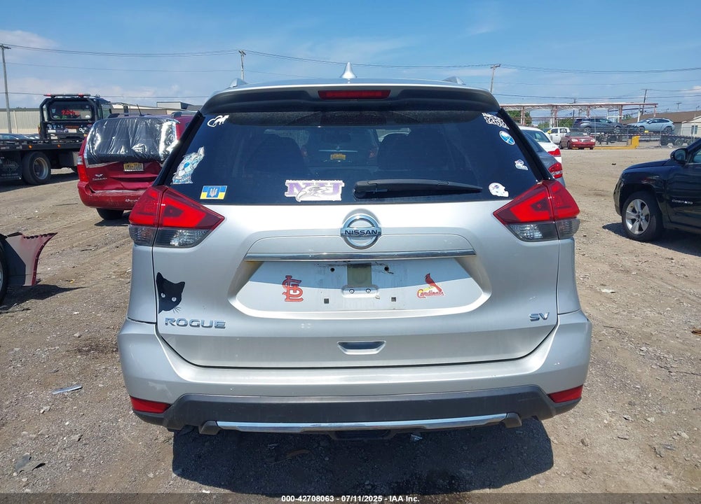 2017 NISSAN ROGUE VIN: JN8AT2MT4HW391811