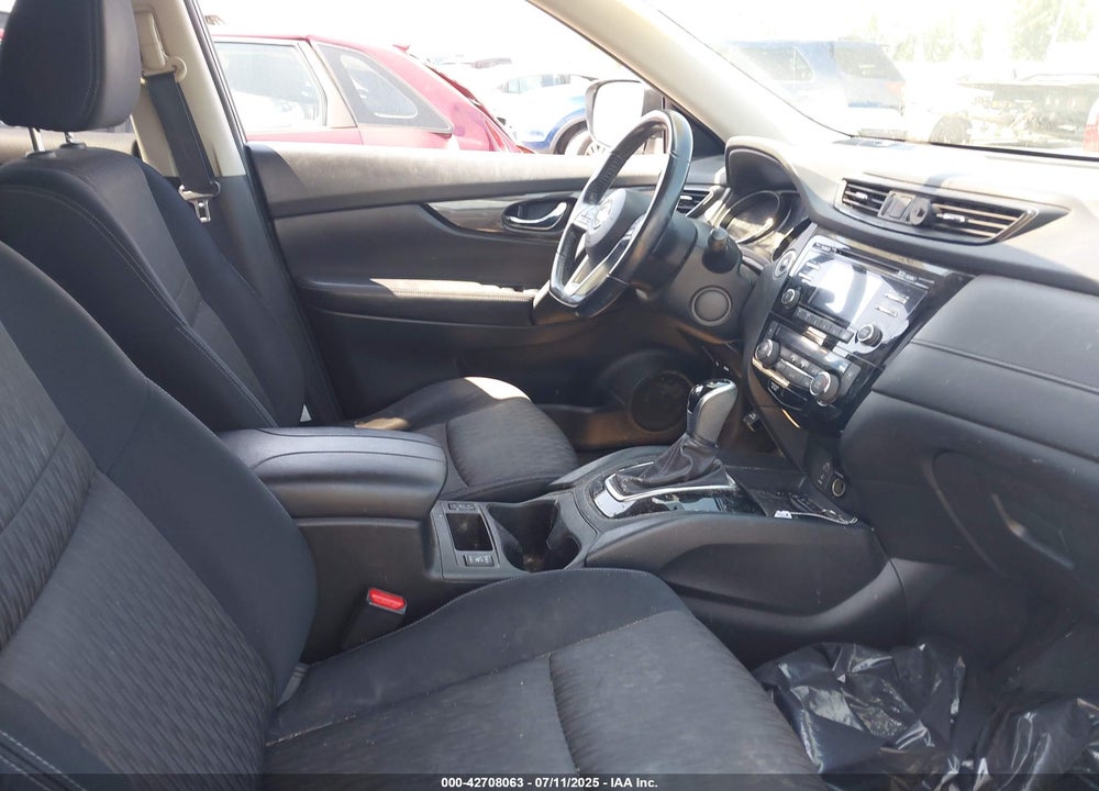 2017 NISSAN ROGUE VIN: JN8AT2MT4HW391811