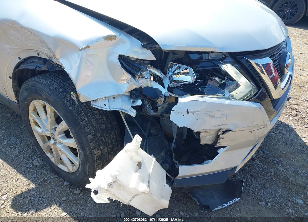2017 NISSAN ROGUE VIN: JN8AT2MT4HW391811