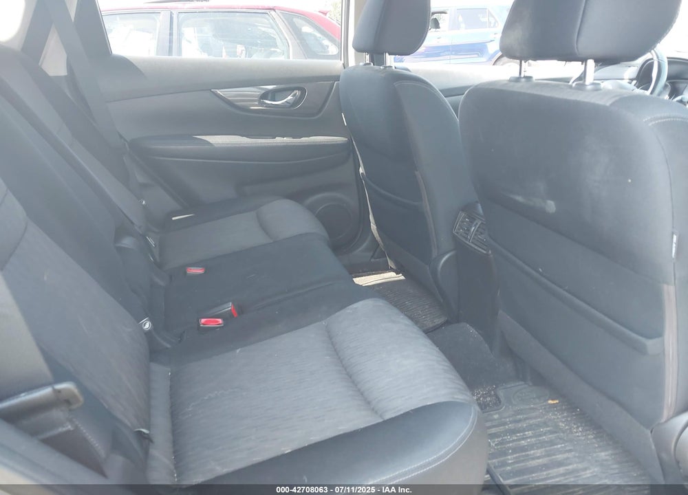 2017 NISSAN ROGUE VIN: JN8AT2MT4HW391811