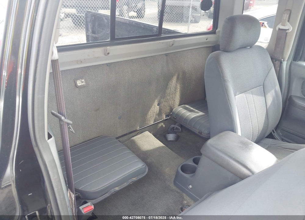 2001 NISSAN FRONTIER XE VIN: 1N6DD26S31C366932