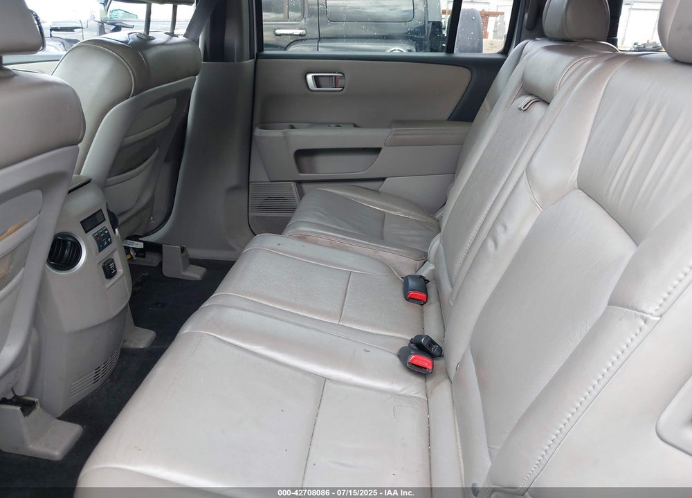 2011 HONDA PILOT VIN: 5FNYF4H59BB063773