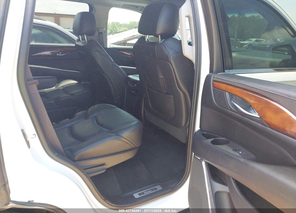 2016 CADILLAC ESCALADE LUXURY COLLECTION VIN: 1GYS3BKJ4GR459937