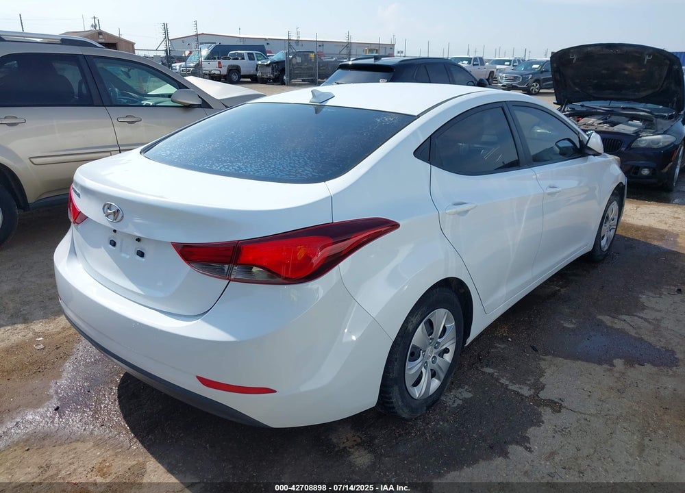 2016 HYUNDAI ELANTRA VIN: 5NPDH4AE2GH737452
