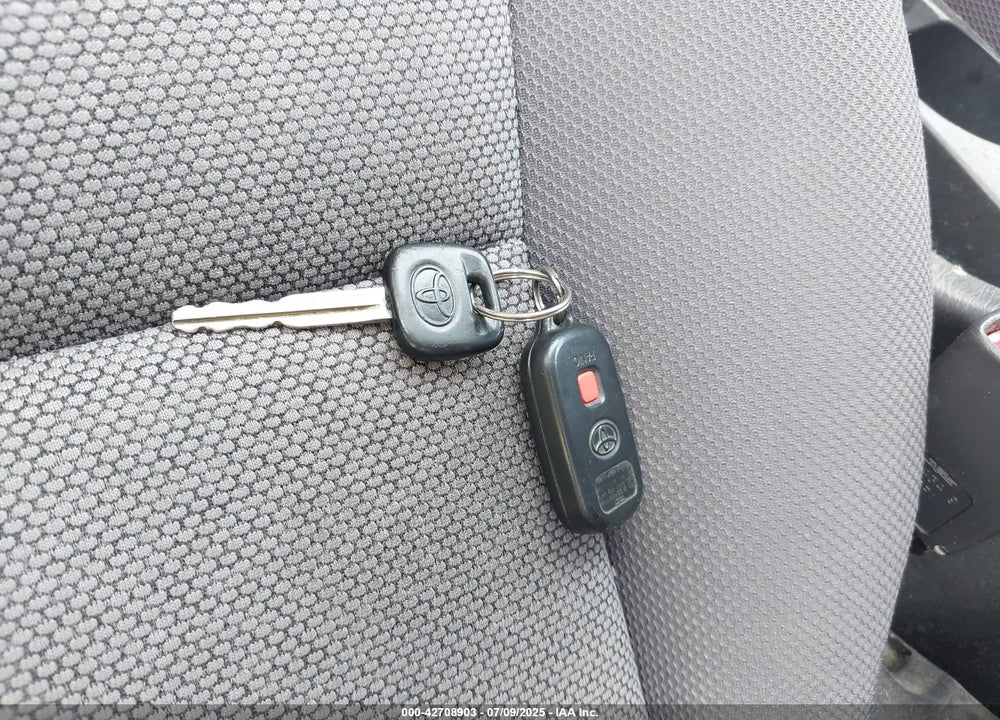 2003 TOYOTA MATRIX/XR VIN: 2T1KR32E13C126418
