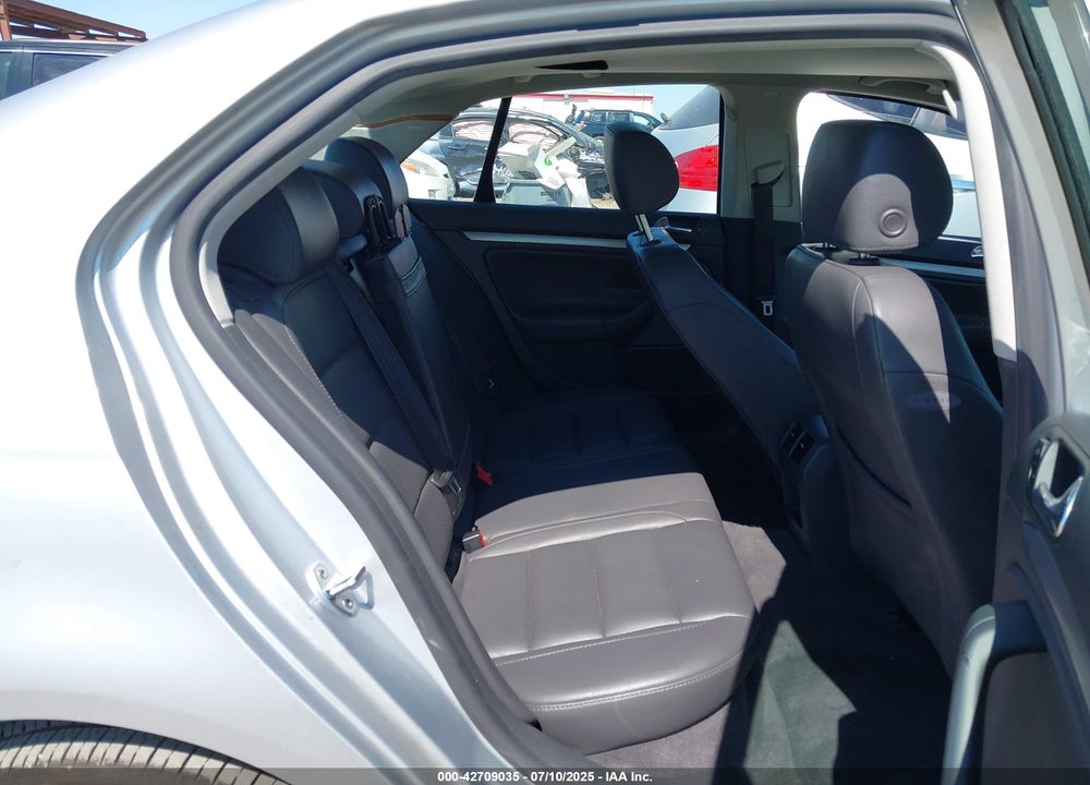 2005 VOLKSWAGEN JETTA 2.5 VIN: 3VWRG71K75M648173