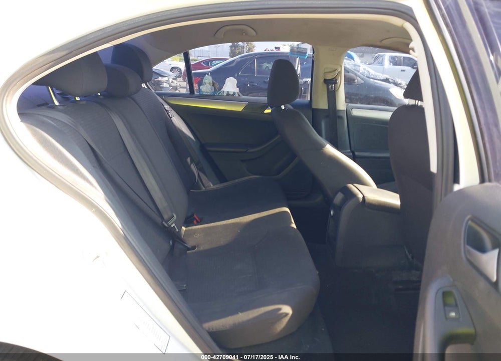 2015 VOLKSWAGEN JETTA VIN: 3VWD17AJ5FM258354