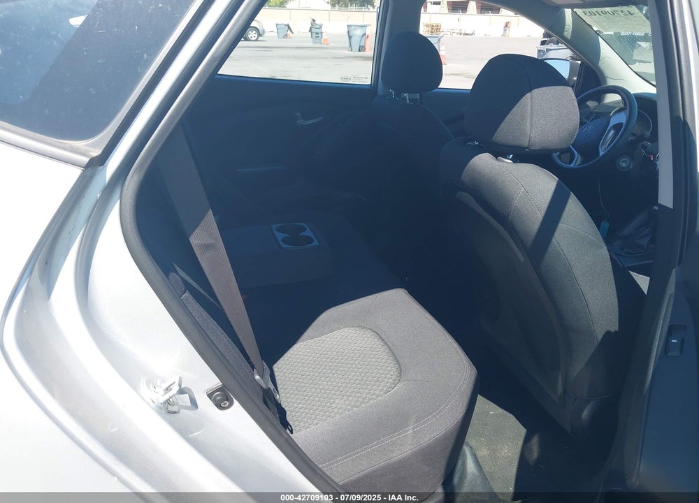 2011 HYUNDAI TUCSON VIN: KM8JT3AB8BU242006