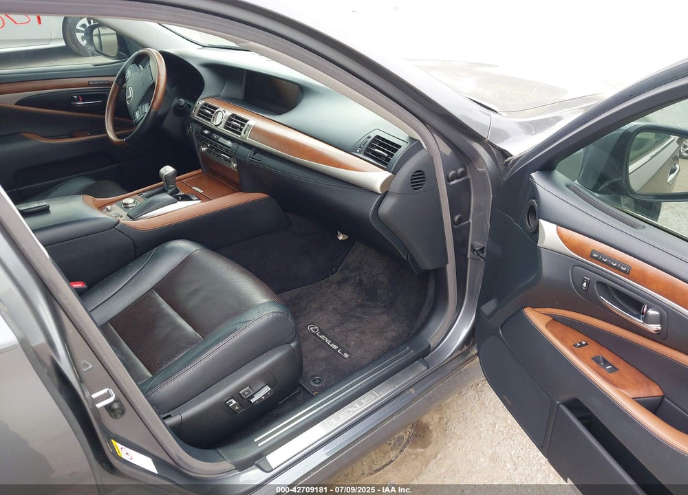 2013 LEXUS LS460 VIN: JTHCL5EF8D5017831