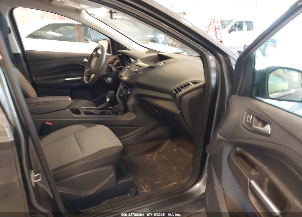 2017 FORD ESCAPE VIN: 1FMCU9GDXHUA49429