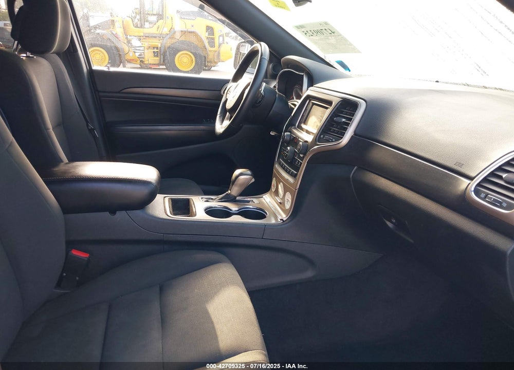 2016 JEEP GRAND CHEROKEE VIN: 1C4RJFAG0GC324917