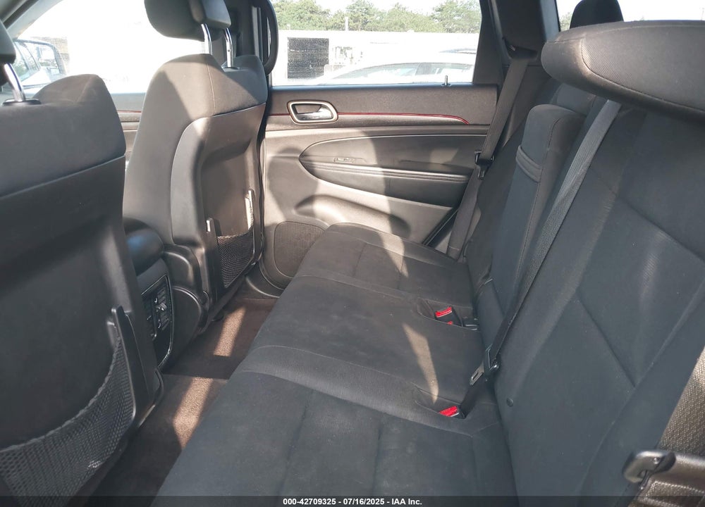 2016 JEEP GRAND CHEROKEE VIN: 1C4RJFAG0GC324917