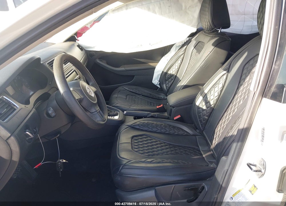 2011 VOLKSWAGEN JETTA VIN: 3VWDZ7AJ7BM386016